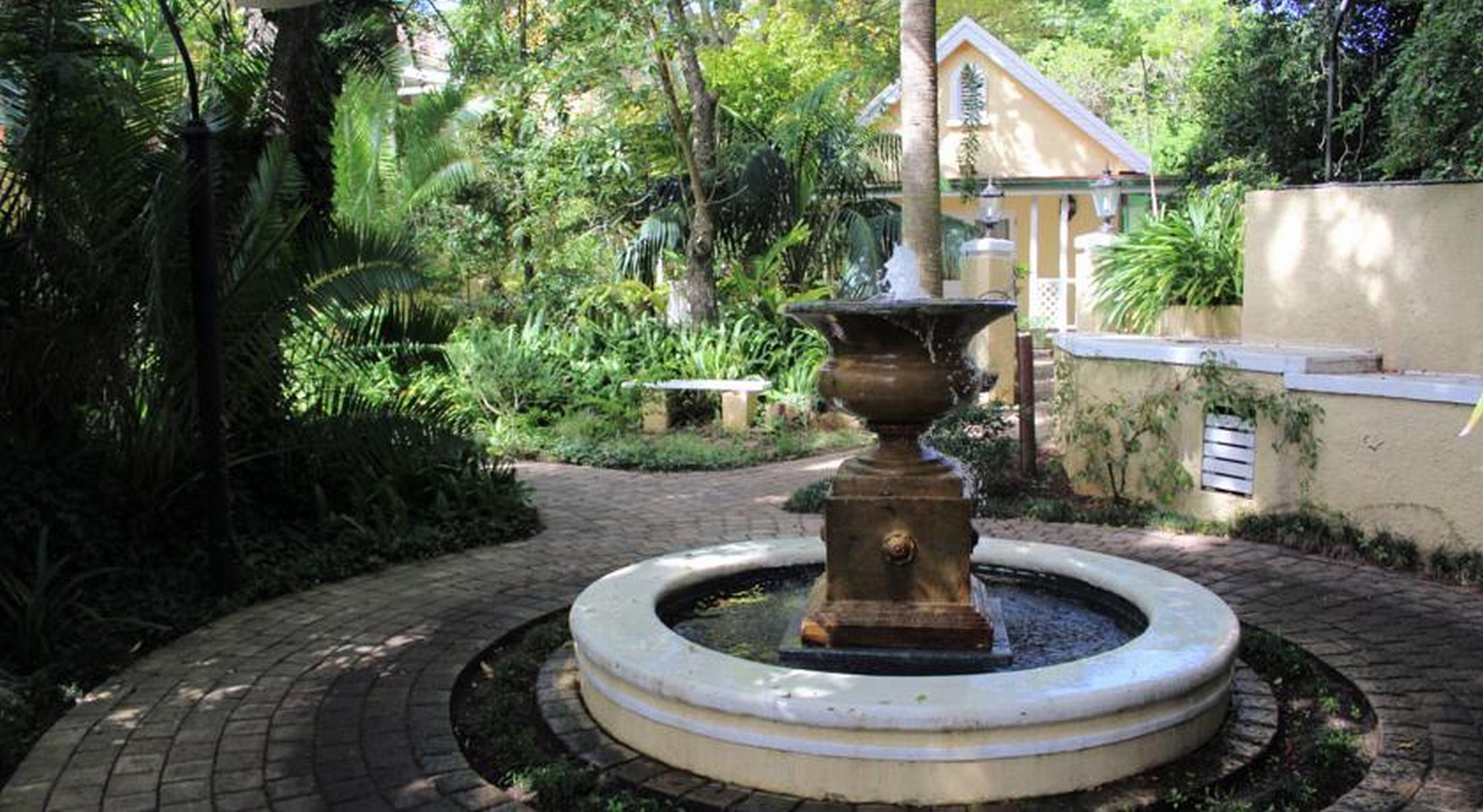 Hacklewood Hill Country House Port Elizabeth Exterior photo